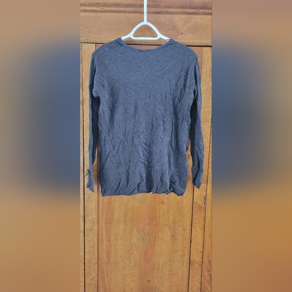 Womens long sleeve size small - Picture 3 of 3